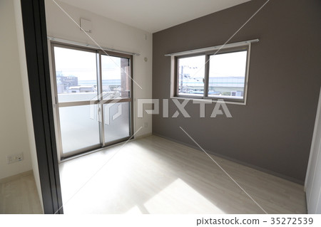 A room in the apartment 35272539