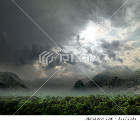 Sunset with rays over Khwae 35273532