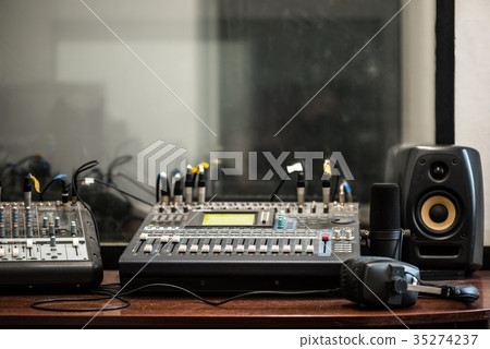 Radio room without people. Room for radio Radio room without people. Room for radio 35274237