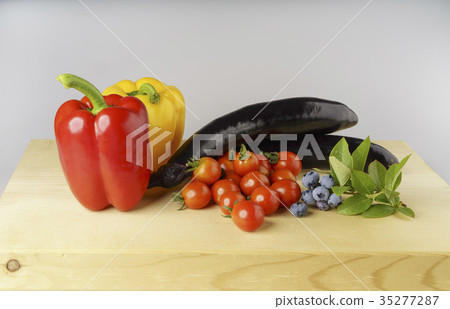 甜椒，下降番茄，藍莓，茄子 35277287