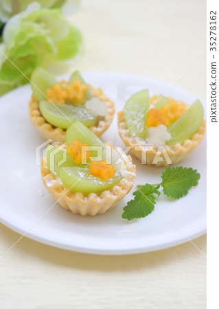 Shine Muscat Tart 35278162