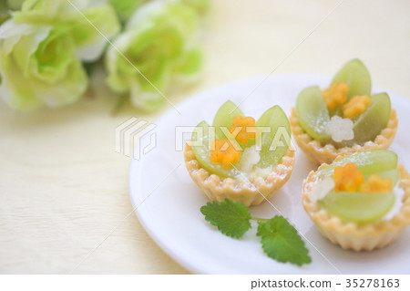 Shine Muscat Tart 35278163