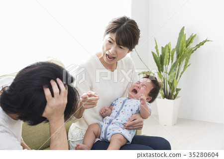 A couple fight A couple fight 35280604