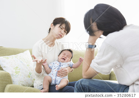 一對夫妻吵架 35280617