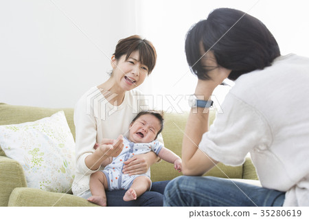 一對夫妻吵架 35280619