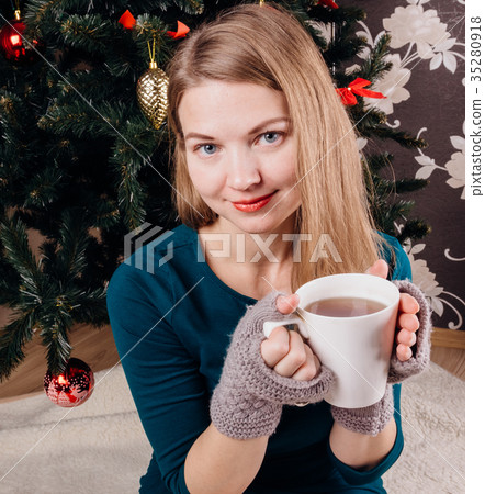 Girl in green dress with a cup of tea Girl in green dress with a cup of tea 35280918