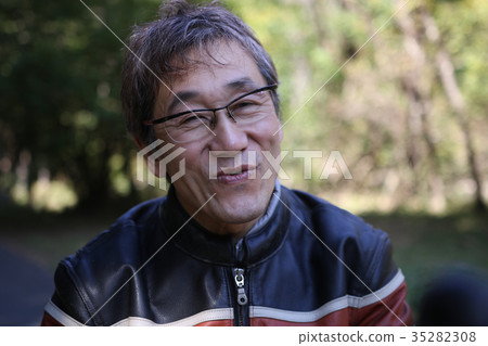 Middle age man bike Middle age man bike 35282308