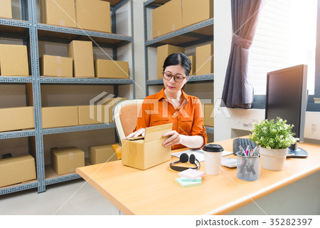 professional young female online shopping owner 35282397