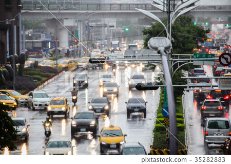 台灣台北板橋下雨天 台灣台北板橋下雨天 35282883