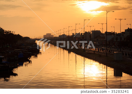 Sunset on Vo Van Kiet highway, Ho Chi Minh city 35283241