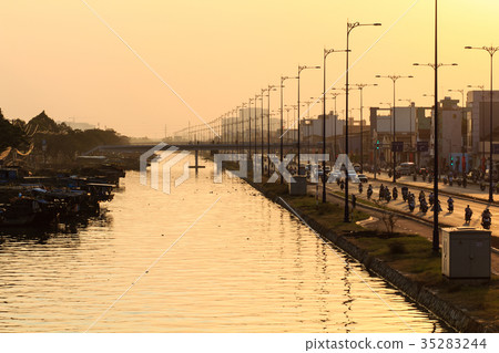 Sunset on Vo Van Kiet highway, Ho Chi Minh city Sunset on Vo Van Kiet highway, Ho Chi Minh city 35283244