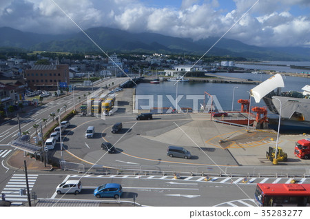 Ryotsu Port · Car ferry during car delivery (Sado Island / Sado City, Niigata Prefecture) Ryotsu Port · Car ferry during car delivery (Sado Island / Sado City, Niigata Prefecture) 35283277