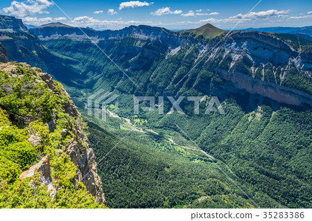 Canyon in Ordesa National Park, Pyrenees, Huesca 35283386