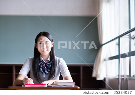 A high school student 35284057