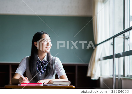 一個高中生 35284063