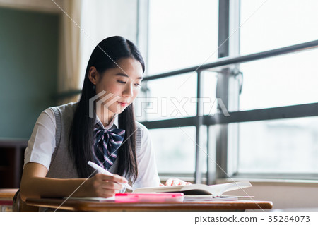 一個高中生 35284073