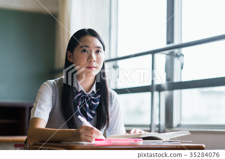 一個高中生 35284076