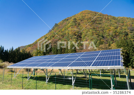 太陽能發電和藍天 太陽能發電和藍天 35286374