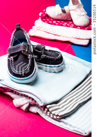 Folded blue and pink bodysuit with boat shoes 35286514