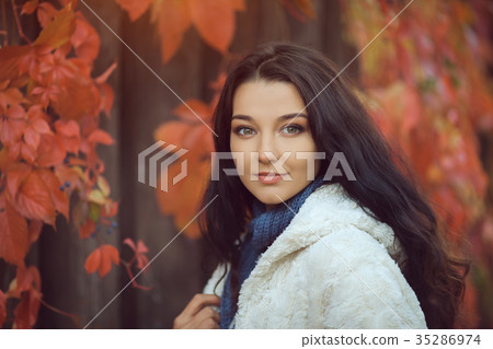 Autumn girl in city park outdoors Autumn girl in city park outdoors 35286974