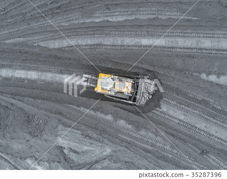 Open pit mine, breed sorting. Mining coal 35287396