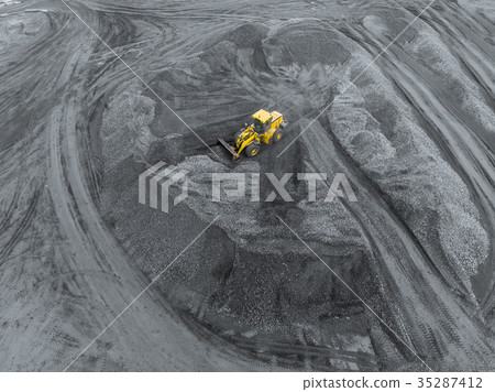Open pit mine, breed sorting. Mining coal 35287412