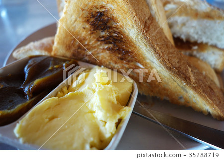 French toast with butter and kaya 35288719