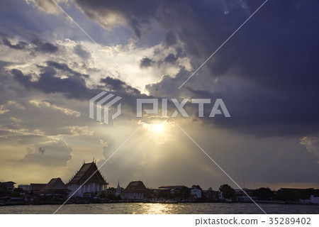 Chao Phraya river, sunset 35289402