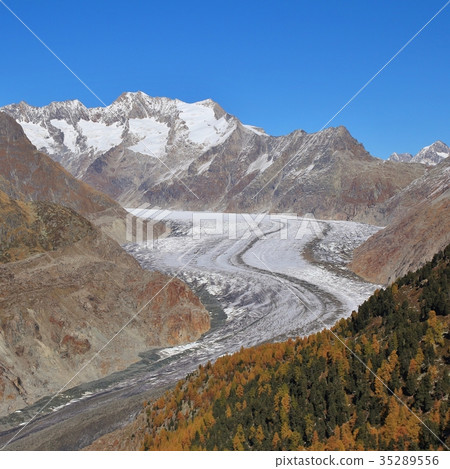 Autumn scene in Valais, Switzerland. 35289556