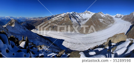 Aletsch glacier, longest glacier of the Alps.  35289598