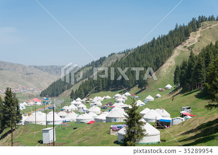 新疆維吾爾自治區烏魯木齊南山牧場 35289954