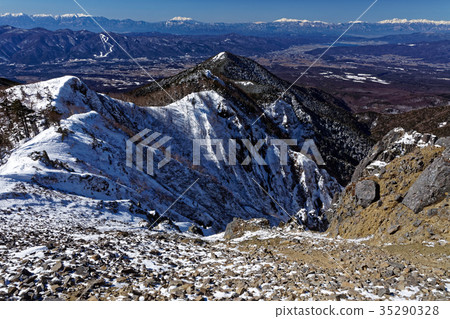 Central Alps, Ontake, Northern Alps seen from the Yatsugatake mountain range and Gongendake ridgeline in winter Central Alps, Ontake, Northern Alps seen from the Yatsugatake mountain range and Gongendake ridgeline in winter 35290328