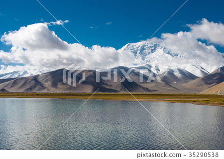 卡拉庫里湖庫茲魯斯,吉爾吉斯斯坦,新疆維吾爾自治區,中國 卡拉庫里湖庫茲魯斯,吉爾吉斯斯坦,新疆維吾爾自治區,中國 35290538