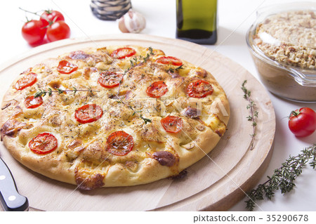 Fresh bread focaccio with tomatoes and cheese 35290678