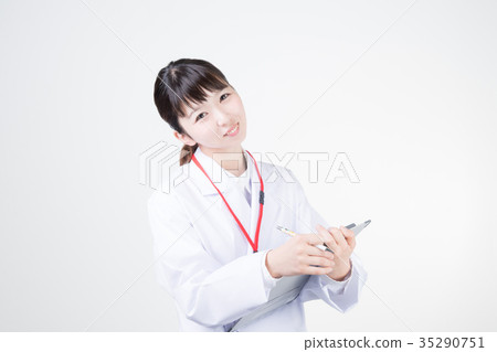白色的一位女士 35290751