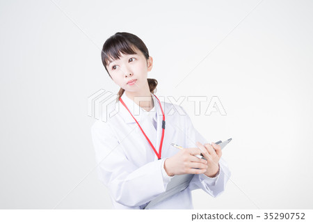 白色的一位女士 35290752