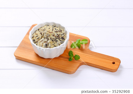 bowl of wild rice 35292908
