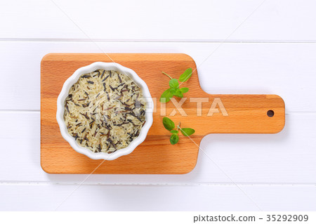 bowl of wild rice 35292909