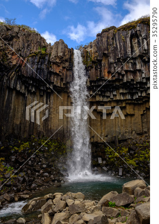 Svartifoss waterfall in Skaftafell National Park Svartifoss waterfall in Skaftafell National Park 35295790