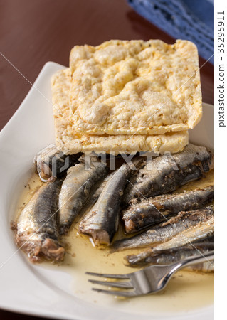 Marinated sardines in the oil served with bread Marinated sardines in the oil served with bread 35295911