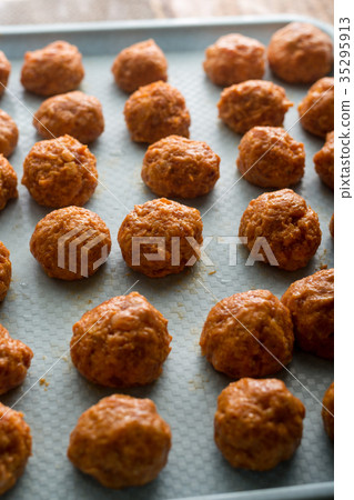 Homemade minced meat meatballs ready for baking 35295913
