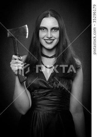 woman with axe 35296179