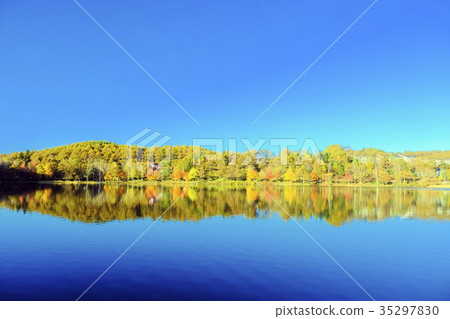 Lake of the fall of the fall 35297830