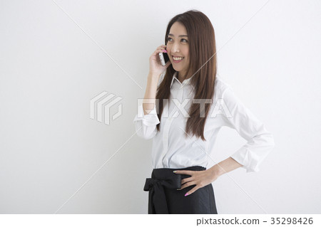 女人打電話 35298426