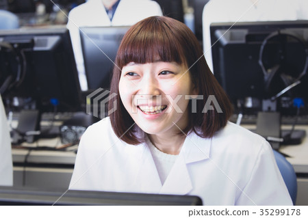 醫科大學學生 醫科大學學生 35299178