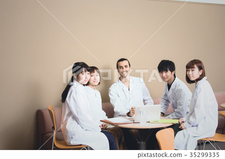 Medical University Meeting 35299335