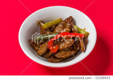 Stir-fry of Chinese garlic and pork 35299425