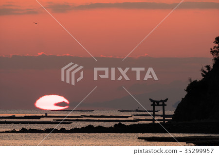 The rising sun from an island with a torii in the Seto Inland Sea 35299957