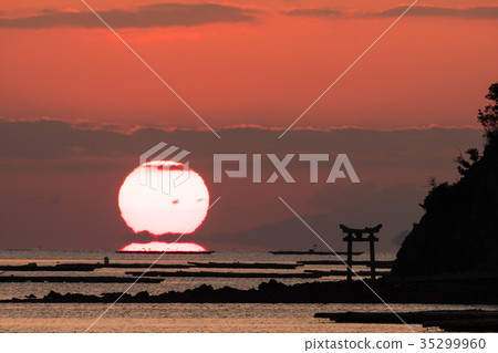 Daruma Asahi rising from an island with a torii in the Seto Inland Sea Daruma Asahi rising from an island with a torii in the Seto Inland Sea 35299960