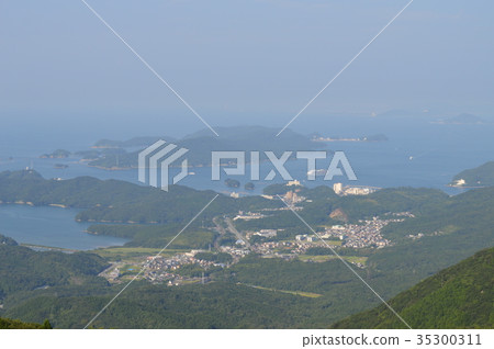 Toba Bay in summer, the whole bay is inhabited 35300311